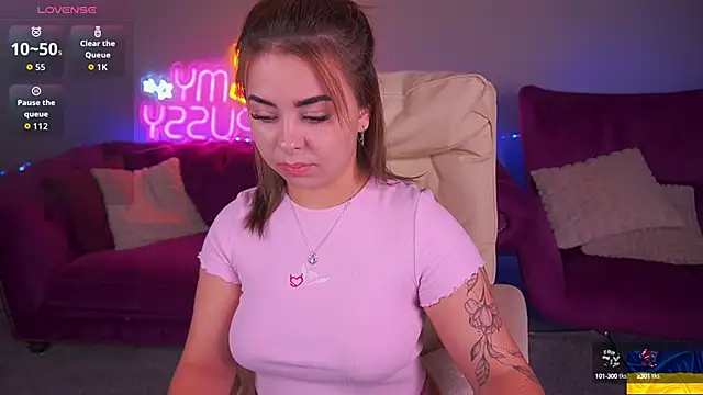 SusieWood online show from September 21, 2025, 6:15 am