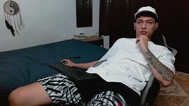 Snapshot of aaron_blug chatting on January 31, 2026, 10:52 pm aaron blug online show from January 31, 2026, 10:52 pm