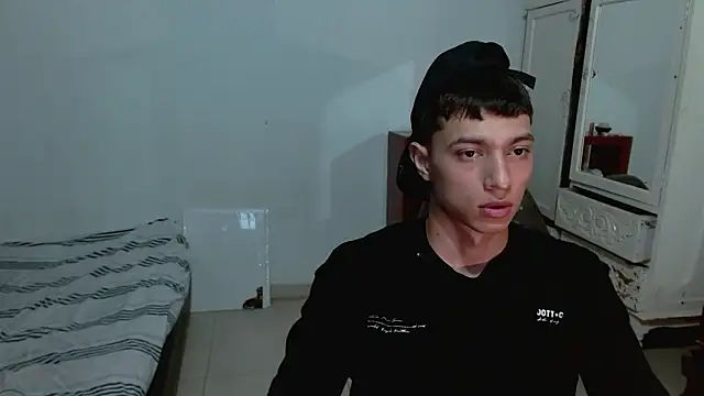 Snapshot of aaron_blug chatting on March 11, 2026, 1:55 am aaron blug online show from March 11, 2026, 1:55 am