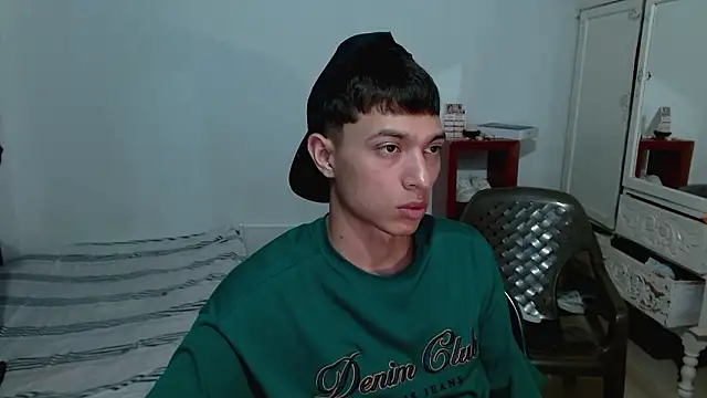 Snapshot of aaron_blug chatting on March 13, 2026, 10:38 pm aaron blug online show from March 13, 2026, 10:38 pm