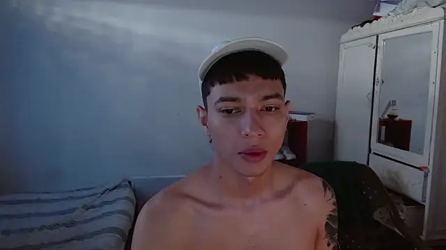 Snapshot of aaron_blug chatting on March 14, 2026, 2:33 pm aaron blug online show from March 14, 2026, 2:33 pm