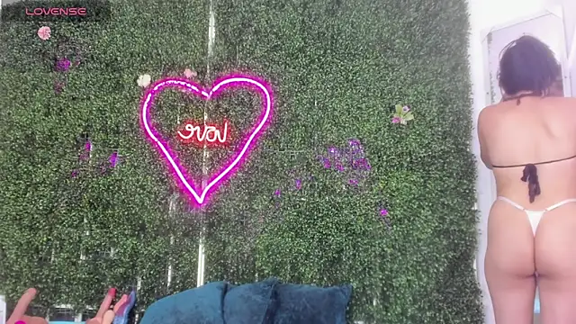 Snapshot of emy_0 chatting on February 9, 2026, 7:40 pm emy 0 online show from February 9, 2026, 7:40 pm