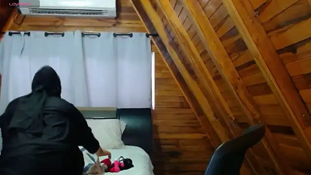 AmbarBurhan online show from November 5, 2025, 5:57 pm