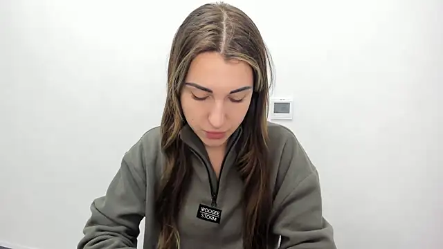 Summmmersky online show from February 5, 2025, 3:52 pm