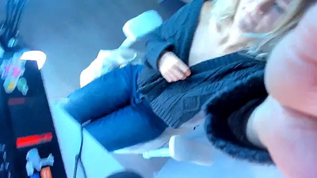 Snapshot of JennyWoody chatting on September 21, 2025, 4:52 pm JennyWoody online show from September 21, 2025, 4:52 pm