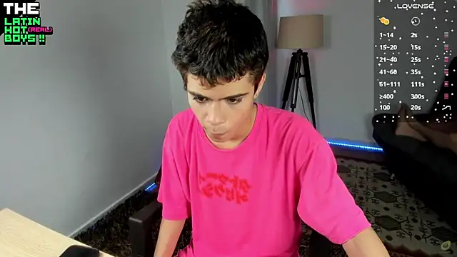 MyLatinHotBoys online show from December 18, 2024, 4:49 pm