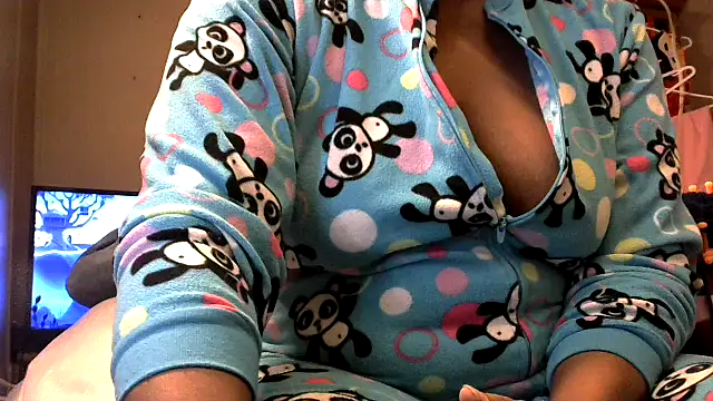 EbonyFetishQueen online show from November 11, 2025, 4:40 pm