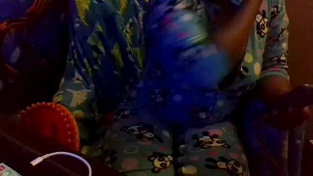 EbonyFetishQueen online show from January 14, 2026, 4:40 am