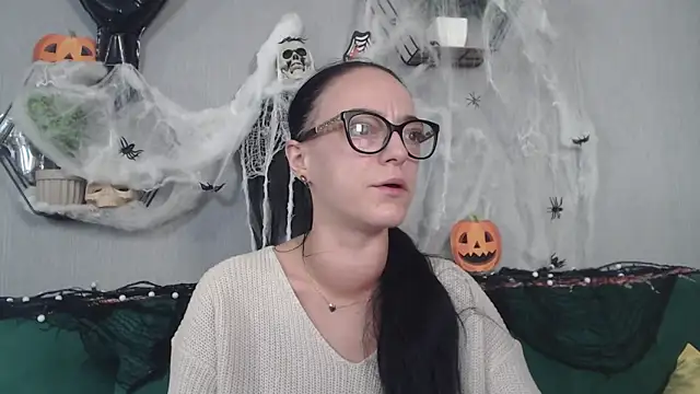 IzabelllNoir online show from October 28, 2025, 5:33 am