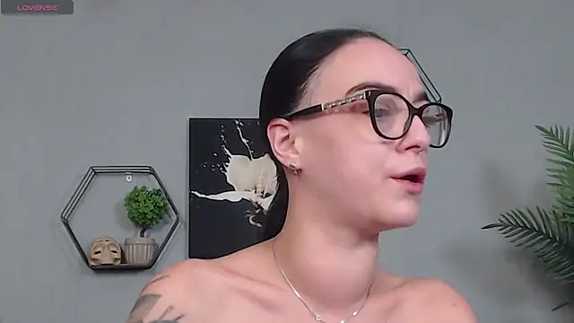 IzabelllNoir online show from March 29, 2026, 6:02 am