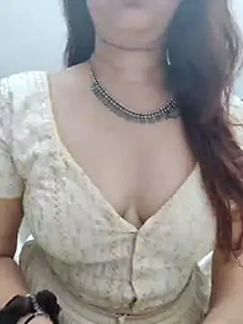 Brown Maxi online show from May 12, 2026, 2:58 pm