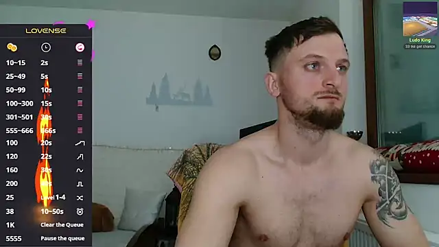 Snapshot of cuple_hoot_ chatting on March 5, 2025, 4:35 pm cuple hoot online show from March 5, 2025, 4:35 pm