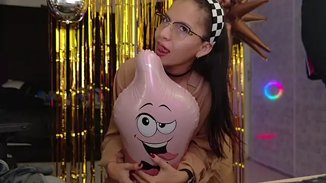 Lucy Fer5 online show from April 3, 2026, 7:01 pm