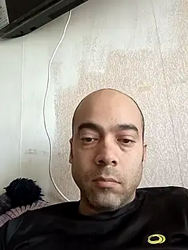 Snapshot of Entretener chatting on October 26, 2025, 6:25 pm Entretener online show from October 26, 2025, 6:25 pm