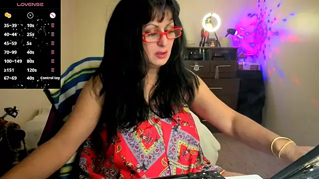 YourDreamLoverr online show from November 26, 2025, 12:00 am