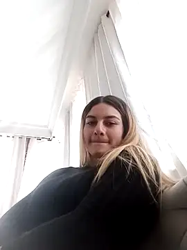 AtheneaRossi online show from March 6, 2025, 4:49 pm