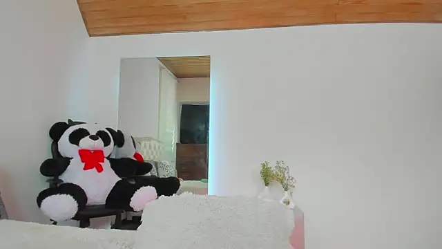 AtheneaRossi online show from March 13, 2025, 7:39 pm