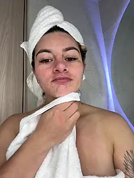 Snapshot of AtheneaRossi chatting on February 17, 2026, 12:12 pm AtheneaRossi online show from February 17, 2026, 12:12 pm