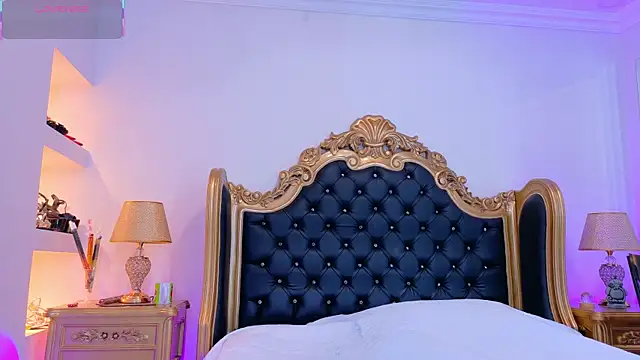 AdelinaVans online show from October 29, 2025, 11:23 am