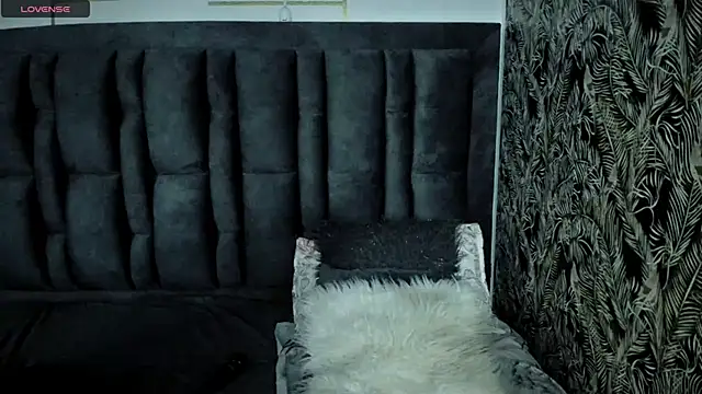 ScarletHoot  online show from October 13, 2025, 11:32 am