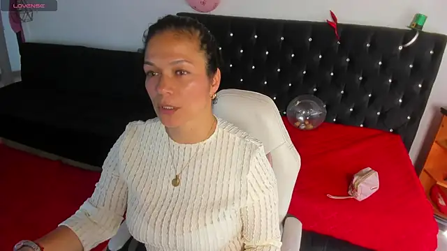 Aliciia cute1 online show from May 30, 2026, 7:33 pm