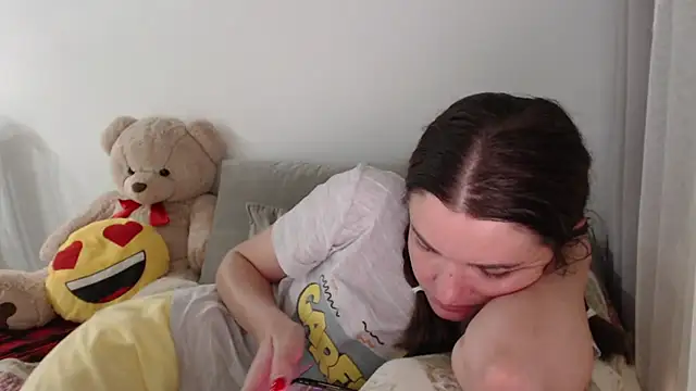  JustmeHere  online show from November 18, 2025, 7:40 pm