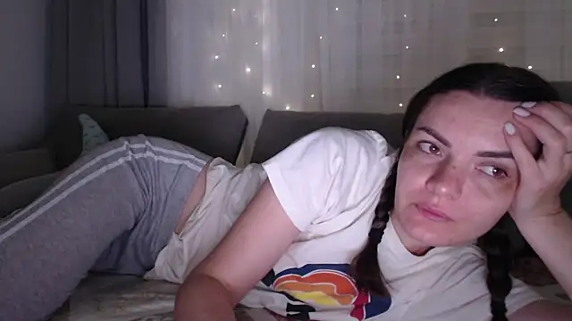  JustmeHere  online show from December 1, 2025, 6:18 am