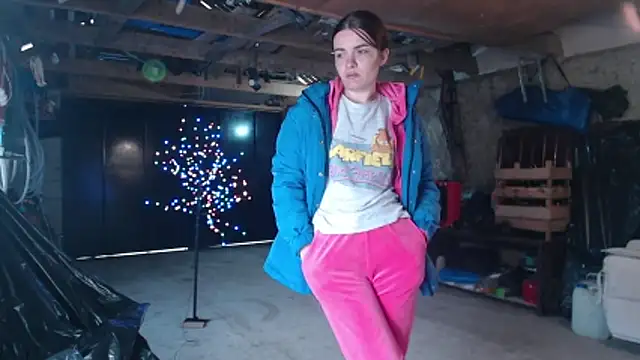  JustmeHere  online show from December 5, 2025, 12:47 pm