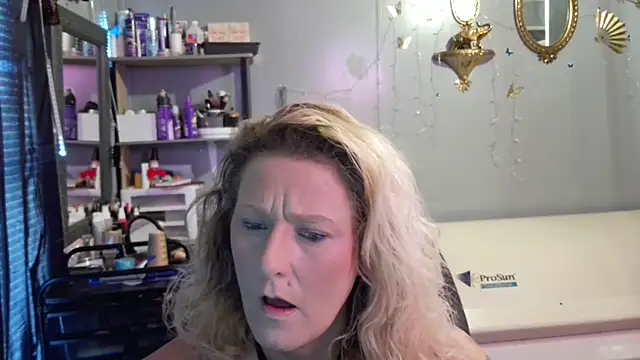 Snapshot of Lisalovely6981 chatting on January 25, 2025, 6:13 pm Lisalovely6981 online show from January 25, 2025, 6:13 pm