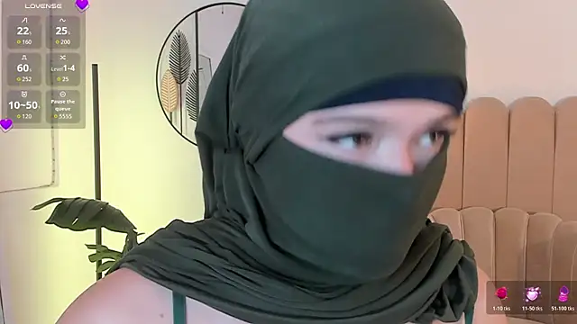 anna-henao online show from April 13, 2026, 8:25 pm