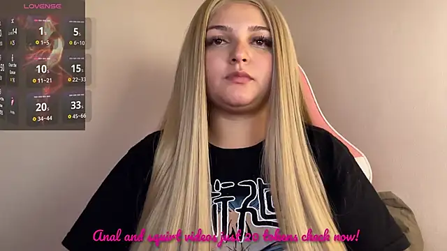 Snapshot of SweetPaige_ chatting on December 29, 2024, 2:17 am SweetPaige online show from December 29, 2024, 2:17 am