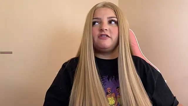 Snapshot of SweetPaige_ chatting on January 2, 2025, 5:50 pm SweetPaige online show from January 2, 2025, 5:50 pm