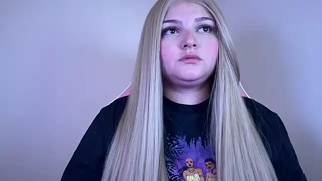 Snapshot of SweetPaige_ chatting on February 3, 2025, 1:40 pm SweetPaige online show from February 3, 2025, 1:40 pm