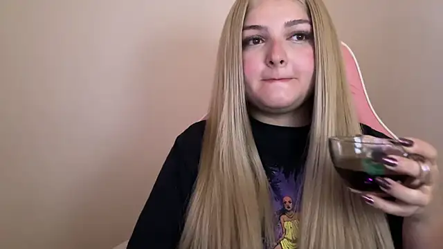 Snapshot of SweetPaige_ chatting on February 6, 2025, 12:48 pm SweetPaige online show from February 6, 2025, 12:48 pm
