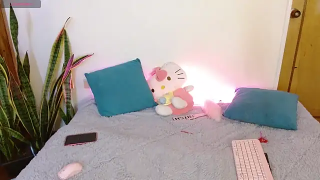 kittycatw online show from November 26, 2025, 2:18 pm