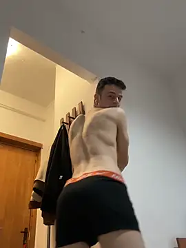 Kosty61  online show from February 4, 2026, 10:15 pm