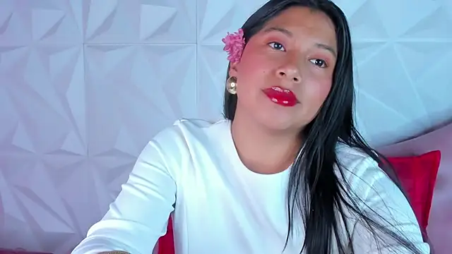 LinnaGardenia online show from December 25, 2024, 12:47 pm