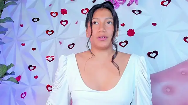 LinnaGardenia online show from February 19, 2025, 4:55 pm