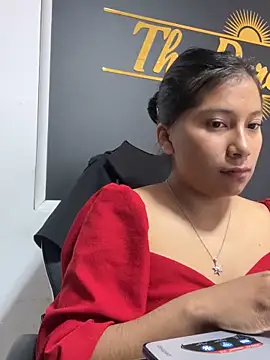 LinnaGardenia online show from March 7, 2025, 1:51 pm