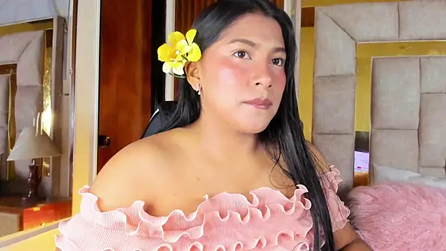 LinnaGardenia online show from April 17, 2026, 1:47 pm