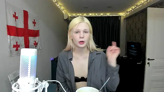 sashakiss99 online show from February 19, 2025, 3:49 pm