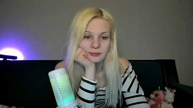 sashakiss99 online show from March 6, 2025, 5:22 pm