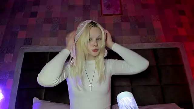 sashakiss99 online show from September 30, 2025, 5:07 pm