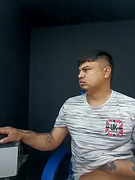 Snapshot of DickMasterfindom chatting on March 13, 2026, 2:18 am DickMasterfindom online show from March 13, 2026, 2:18 am