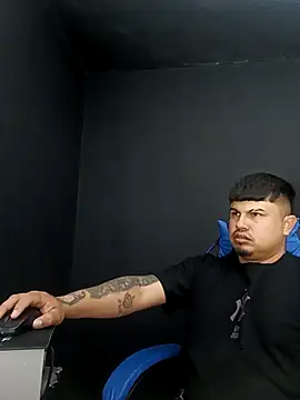 Snapshot of DickMasterfindom chatting on March 15, 2026, 4:24 pm DickMasterfindom online show from March 15, 2026, 4:24 pm