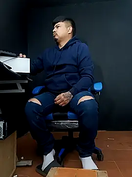 Snapshot of DickMasterfindom chatting on March 22, 2026, 4:10 pm DickMasterfindom online show from March 22, 2026, 4:10 pm