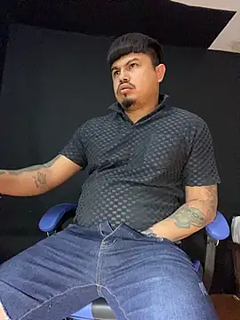 Snapshot of DickMasterfindom chatting on April 2, 2026, 11:35 pm DickMasterfindom online show from April 2, 2026, 11:35 pm