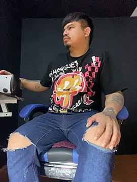 Snapshot of DickMasterfindom chatting on April 5, 2026, 5:48 am DickMasterfindom online show from April 5, 2026, 5:48 am