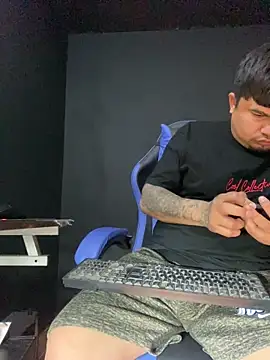 Snapshot of DickMasterfindom chatting on April 11, 2026, 4:06 am DickMasterfindom online show from April 11, 2026, 4:06 am