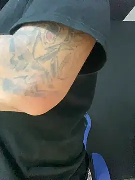 Snapshot of DickMasterfindom chatting on April 15, 2026, 4:19 am DickMasterfindom online show from April 15, 2026, 4:19 am